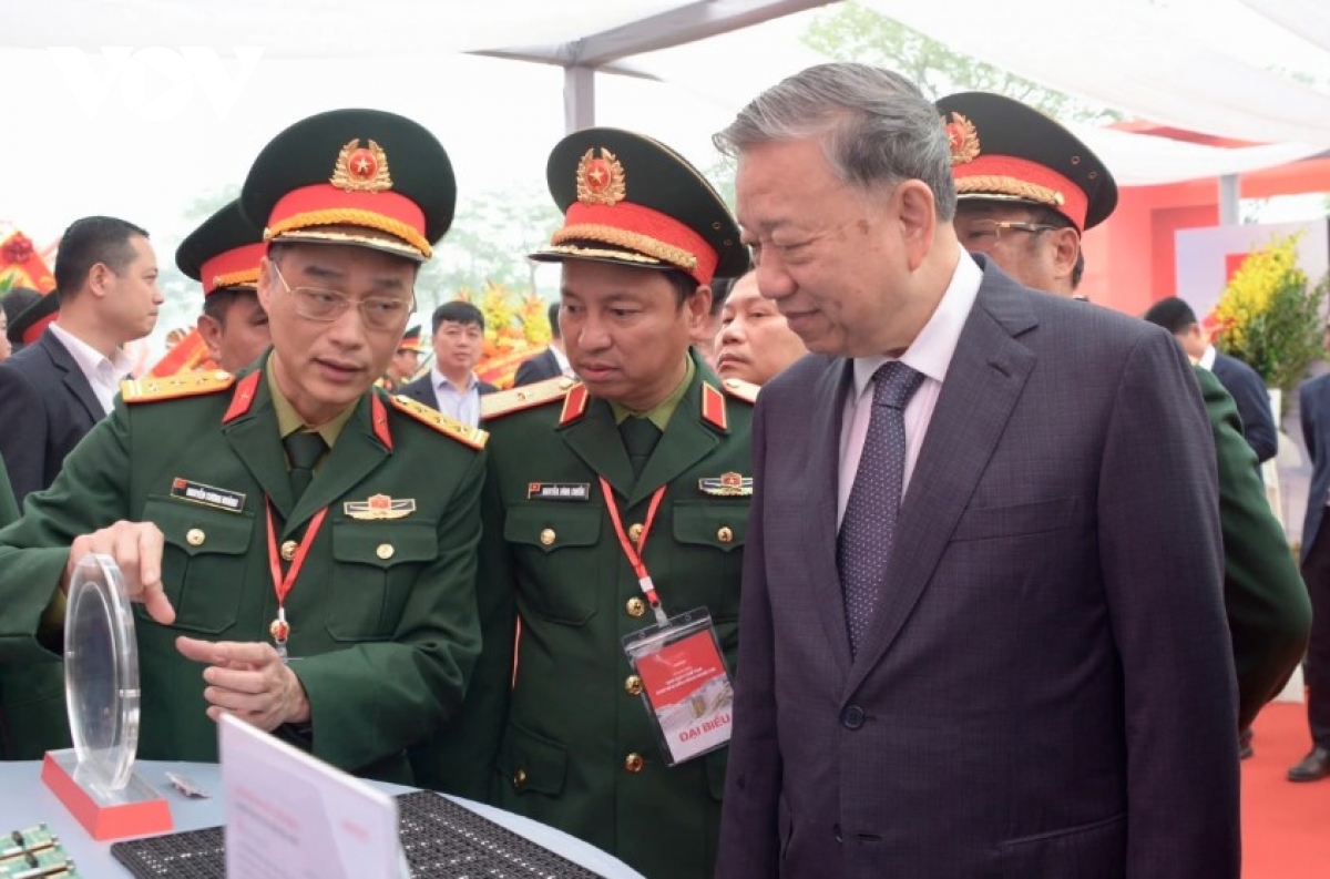 Party leader attends groundbreaking of high-tech semiconductor manufacturing plant